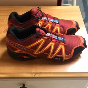 New Salomon Speedcross 3–Size 10